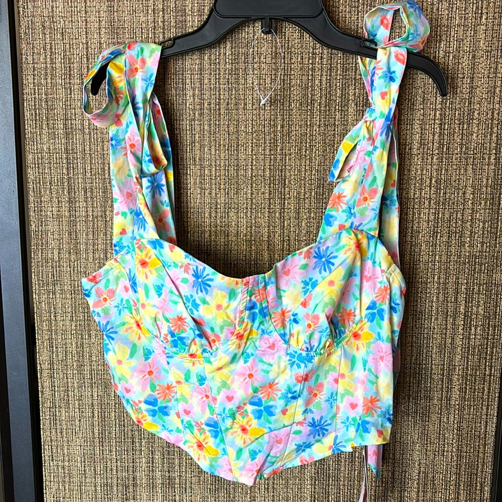 Flower designed, stretchy, “corset” ROMWE crop top. Straps are adjustable
